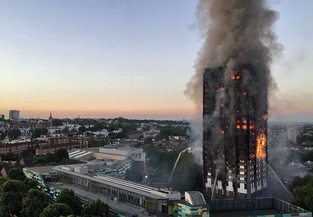 Incêndio em prédio de Londres