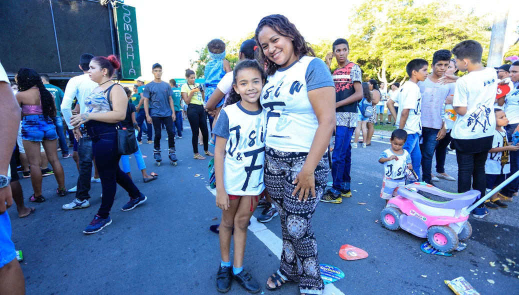 Mãe e filha na marcha para jesus 
