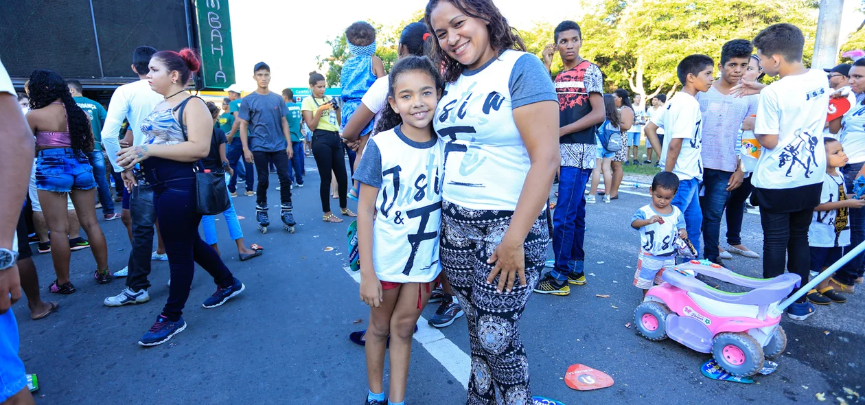 Mãe e filha na marcha para jesus 