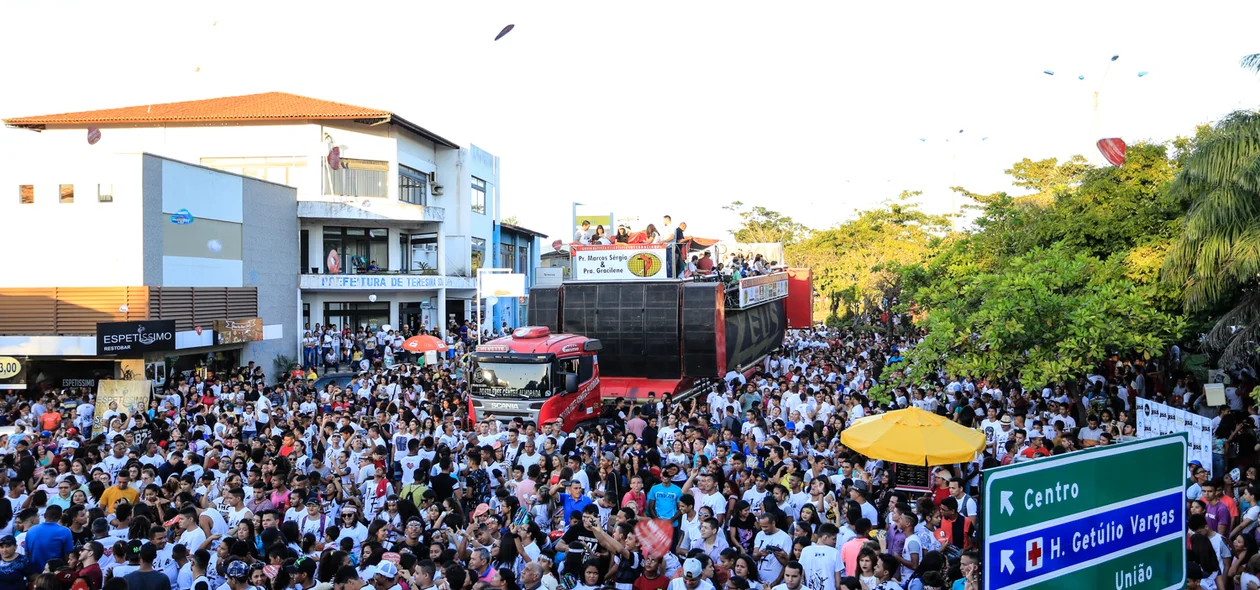 Marcha atrai um público de todas as idades 