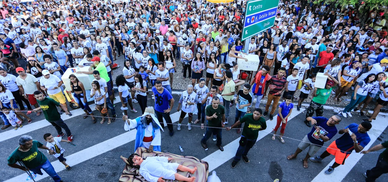Marcha para Jesus reúne milhares de fieis