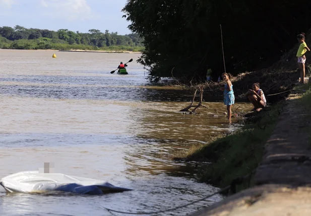Corpo estava preso na pilastra da ponte Metálica