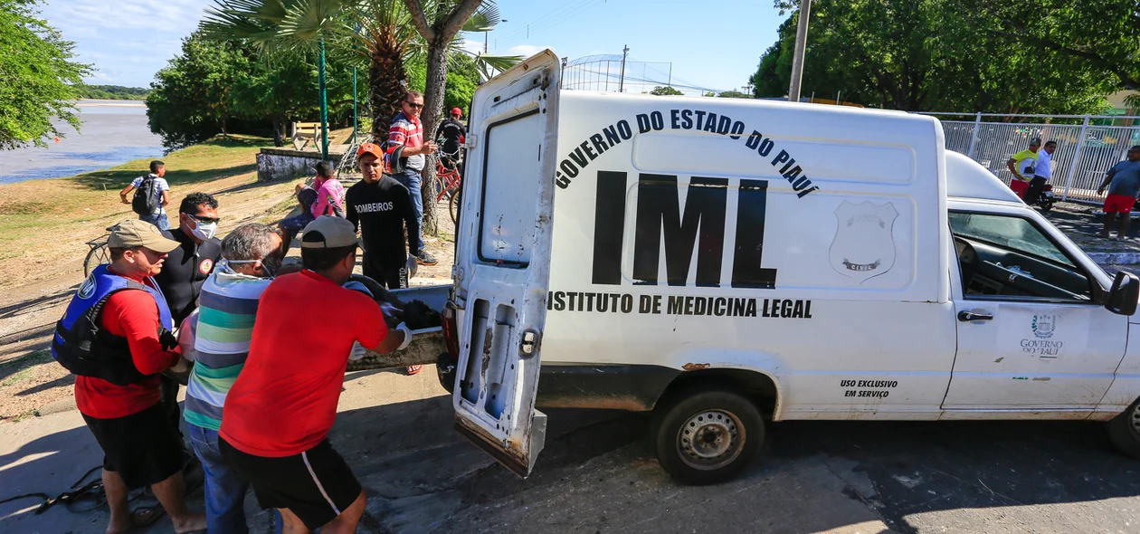 IML remove o corpo