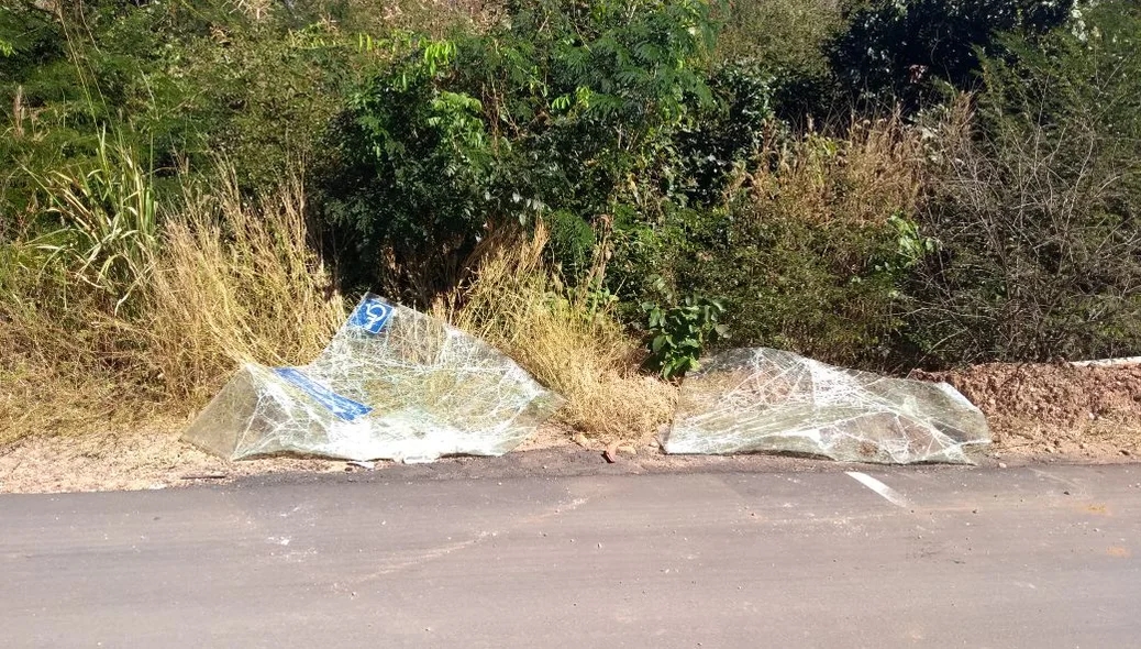 Parte das janelas do ônibus