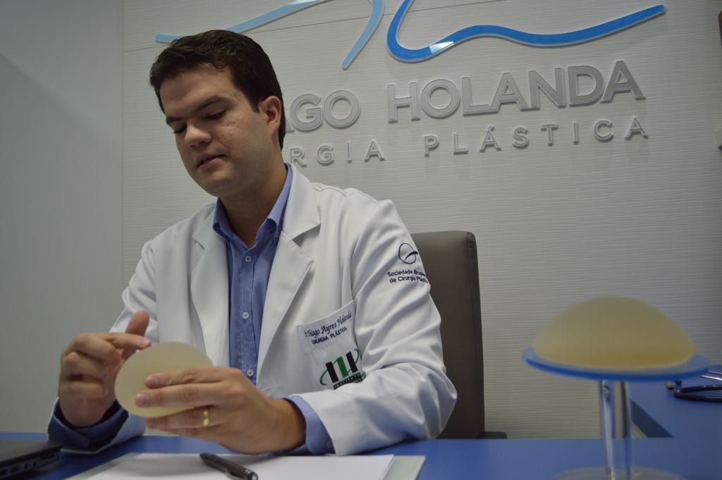 Médico especialista em cirurgia plástica