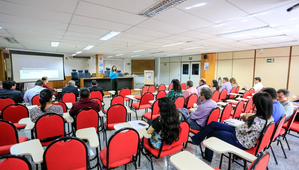 Autoridades participaram da reunião