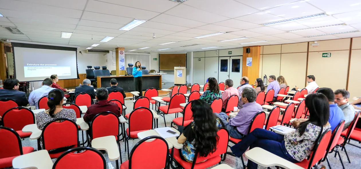 Autoridades participaram da reunião