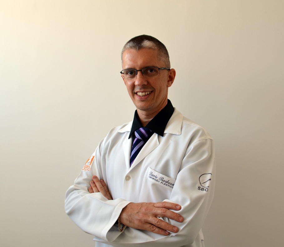 Cirurgião Plástico Davis Barbosa