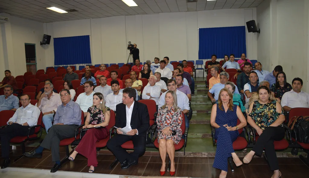 Solenidade reuniu empresários e populares