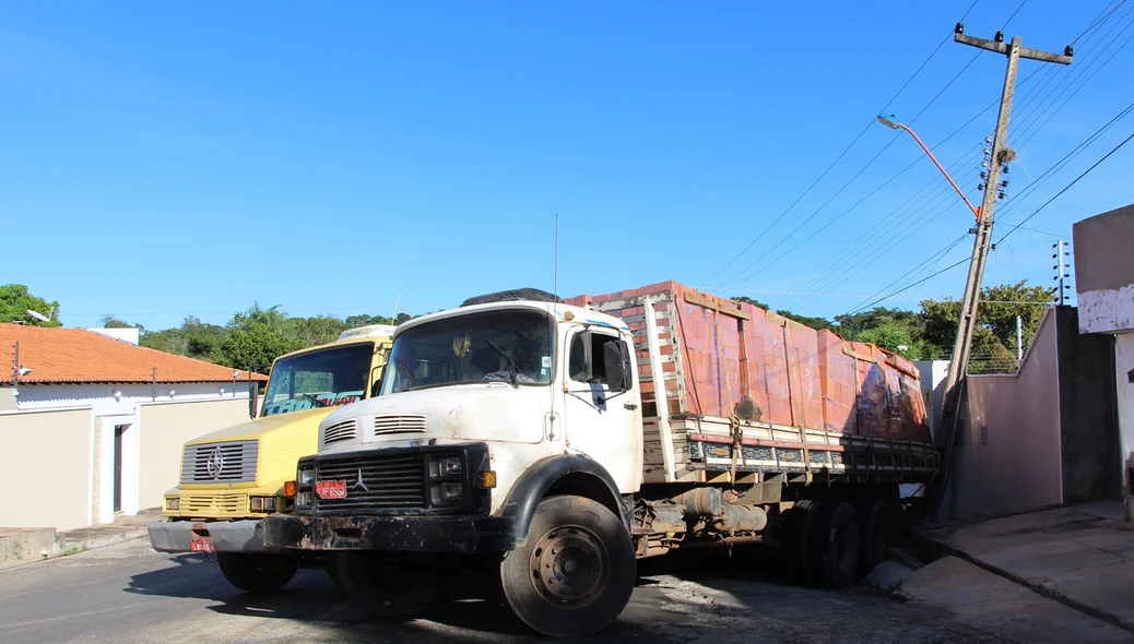 Condutor colidiu em poste no Gurupi