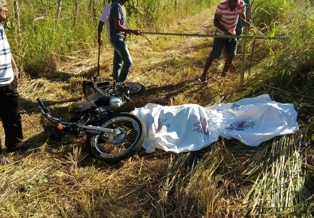 Corpo de homem é encontrado em matagal