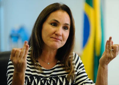 Flávia Piosevan