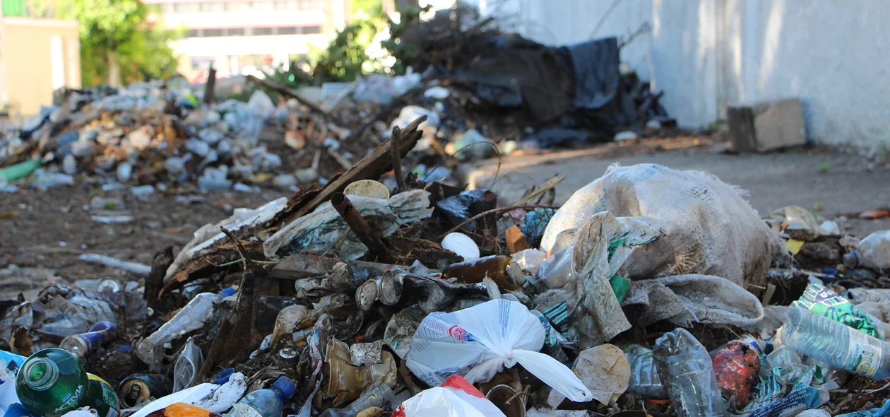 Lixo concentra vários tipos de embalagens plásticas