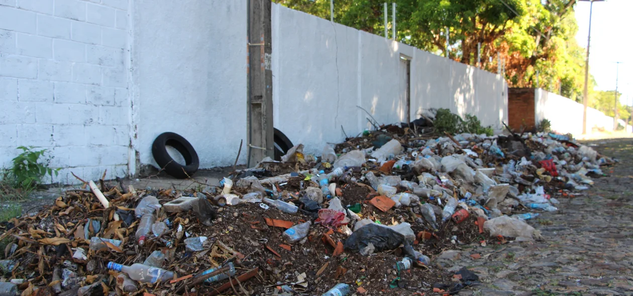 Moradores reclamam do descarte irregular