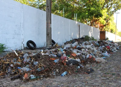 Moradores reclamam do descarte irregular