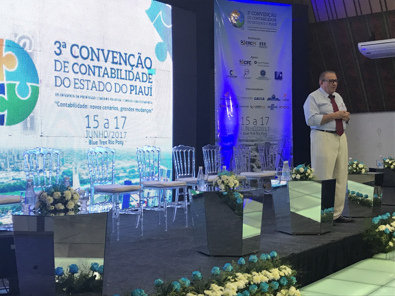 Valdeci Cavalcante ministra Palestra na Convenção de Contabilidade em Teresina