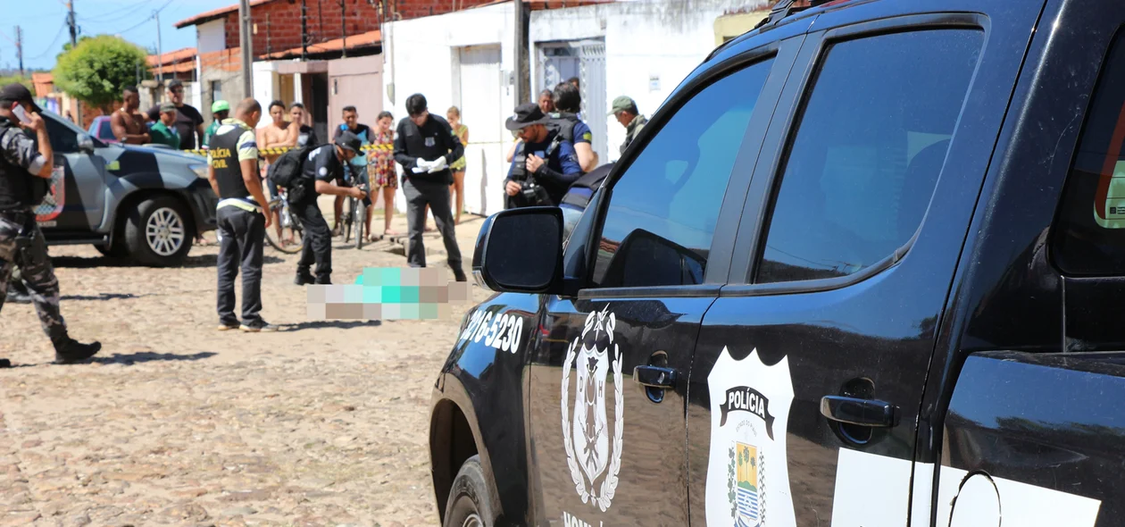 Viatura da Homicídios no local