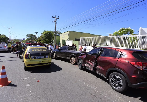 Acidente na Avenida Hingino Cunha