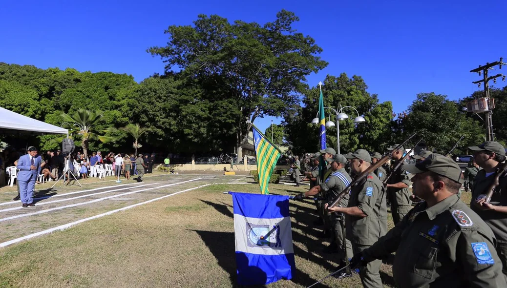 Governador salda policiais militares