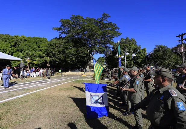 Governador salda policiais militares