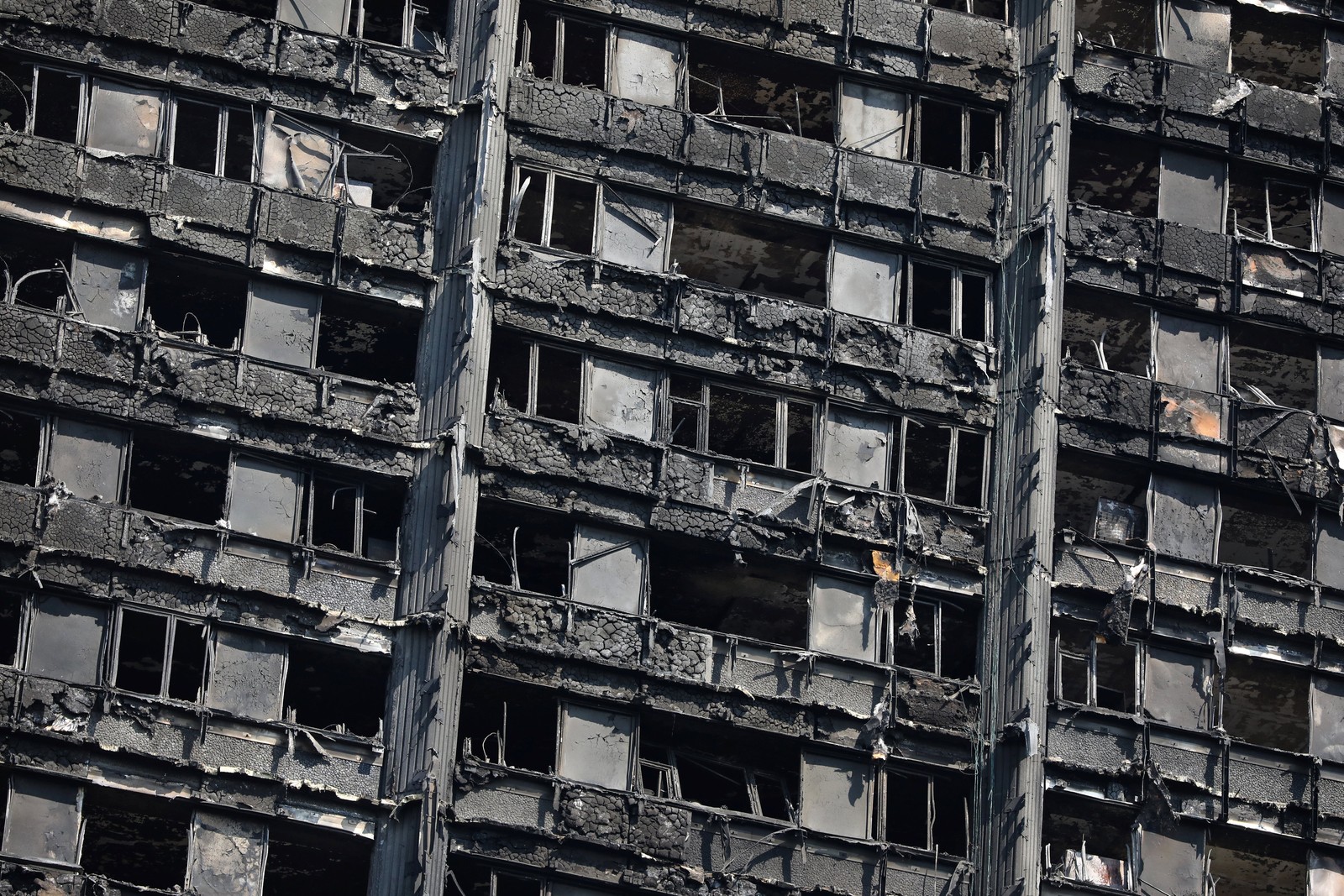 Prédio de Londres após incêndio