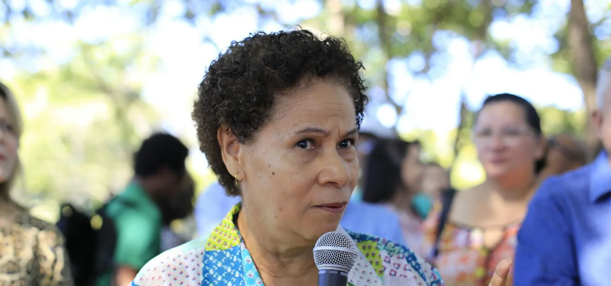 Senadora Regina Sousa