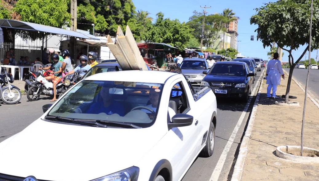 Trânsito ficou lento após o acidente
