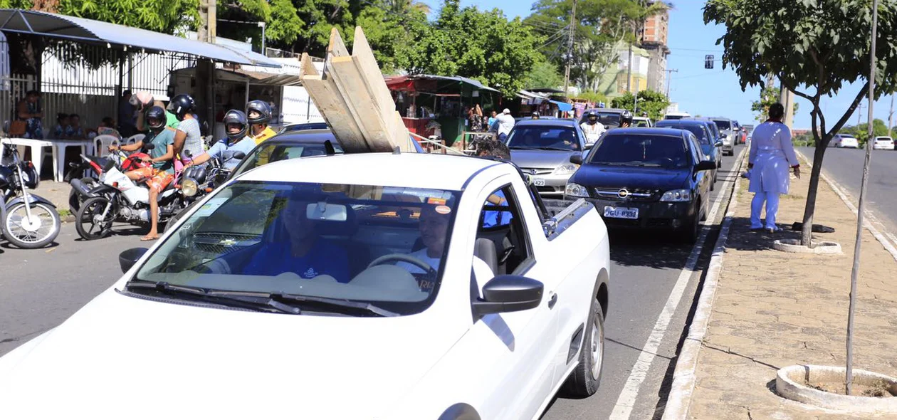 Trânsito ficou lento após o acidente