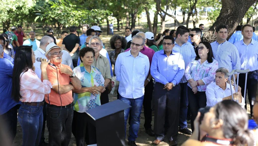 Vereadores plantam mudas de árvores no Parque Floresta Fóssil