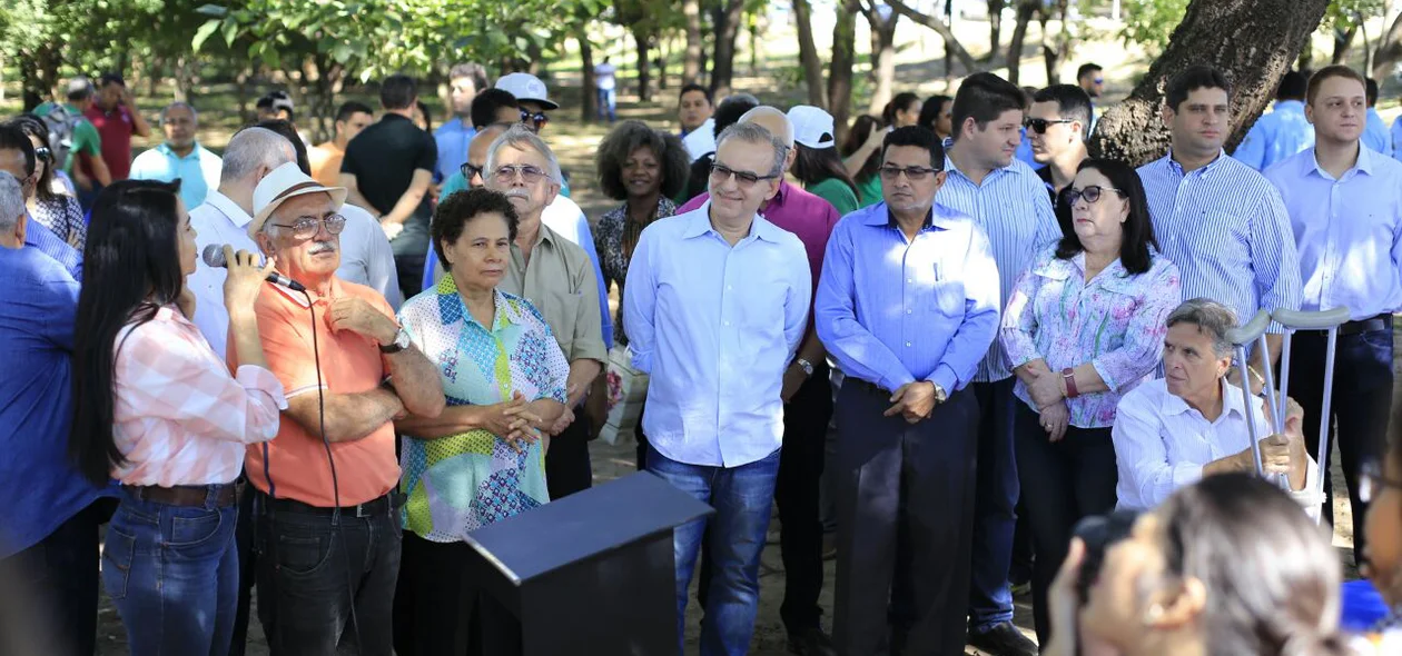 Vereadores plantam mudas de árvores no Parque Floresta Fóssil