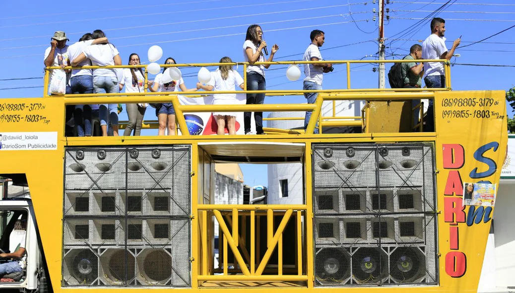 Carro de som na caminhada