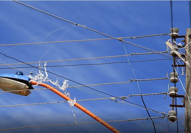 Eletrobras alerta sobre risco de solta pipas próximo a rede elétrica