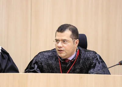 Plínio Valente