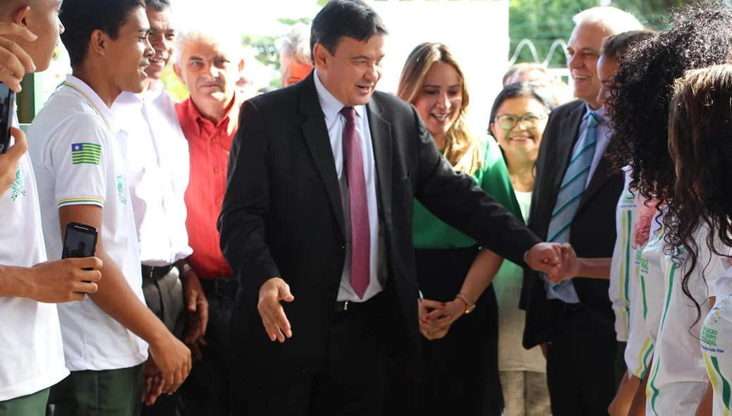 Governador na inauguração da escola