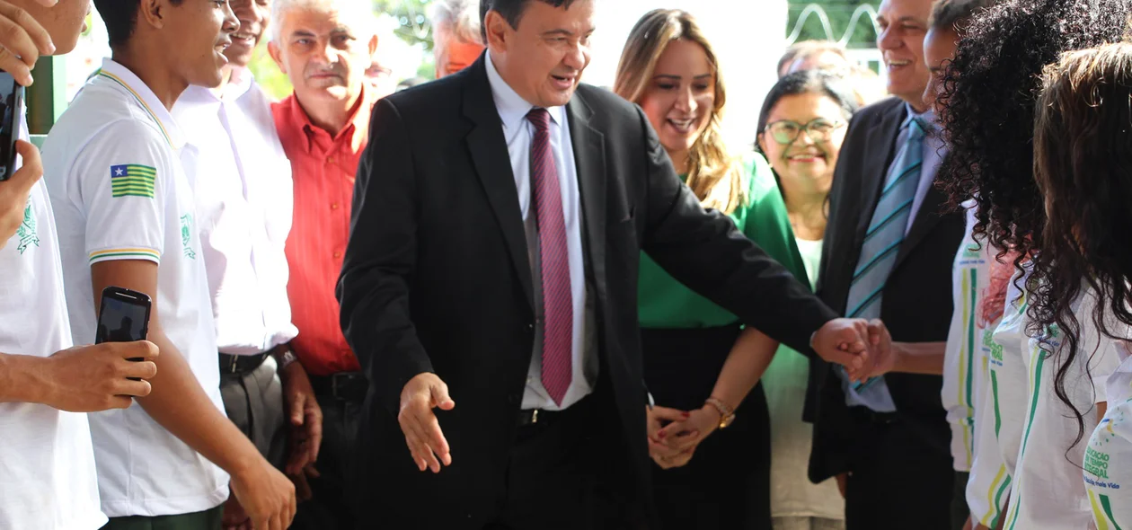 Governador na inauguração da escola