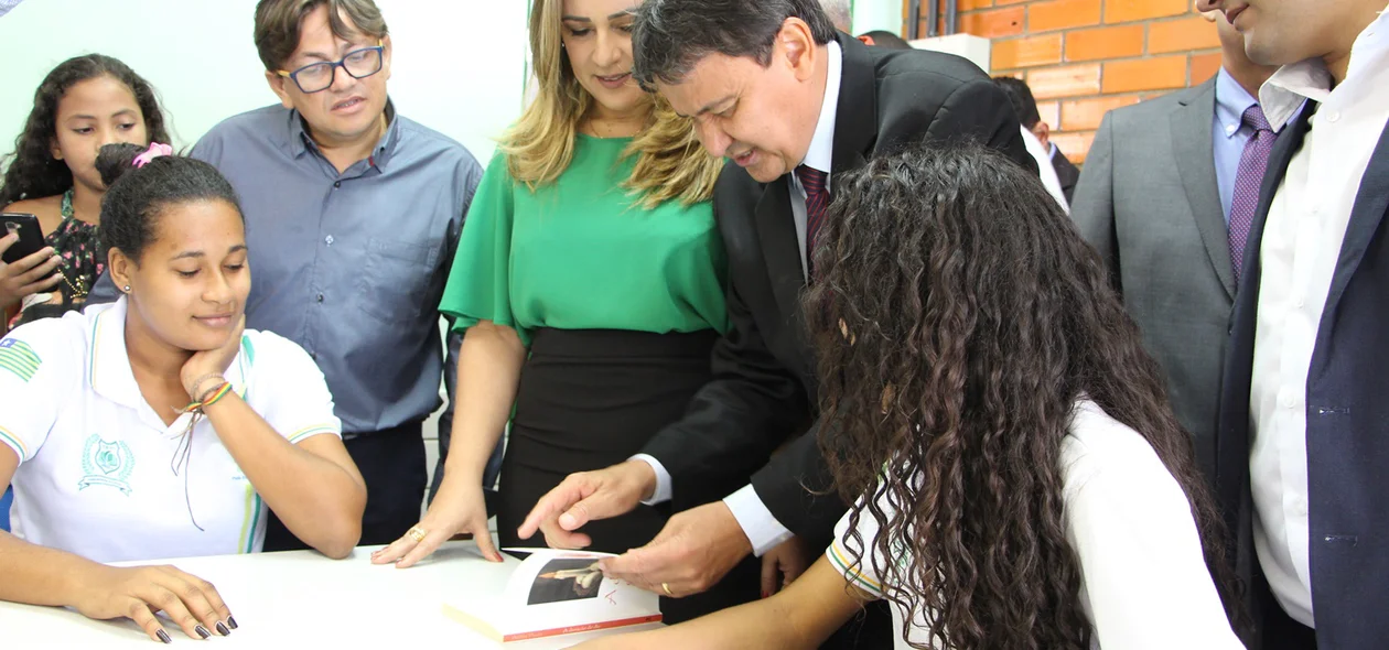 Inauguração de escola na zona norte