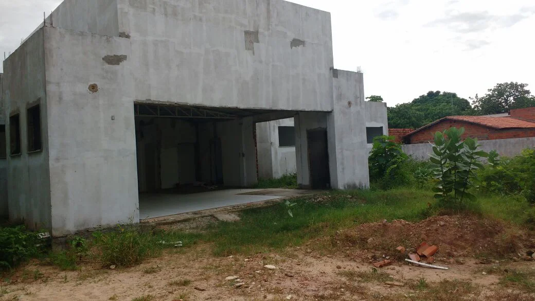 O local esta abandonado no bairro Gurupi