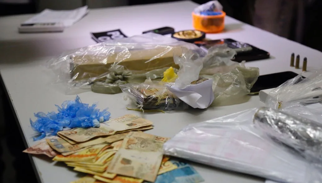 Os agentes são acusados de facilitar a entrada de drogas no presídio