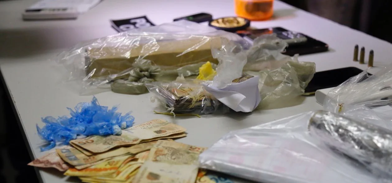 Os agentes são acusados de facilitar a entrada de drogas no presídio