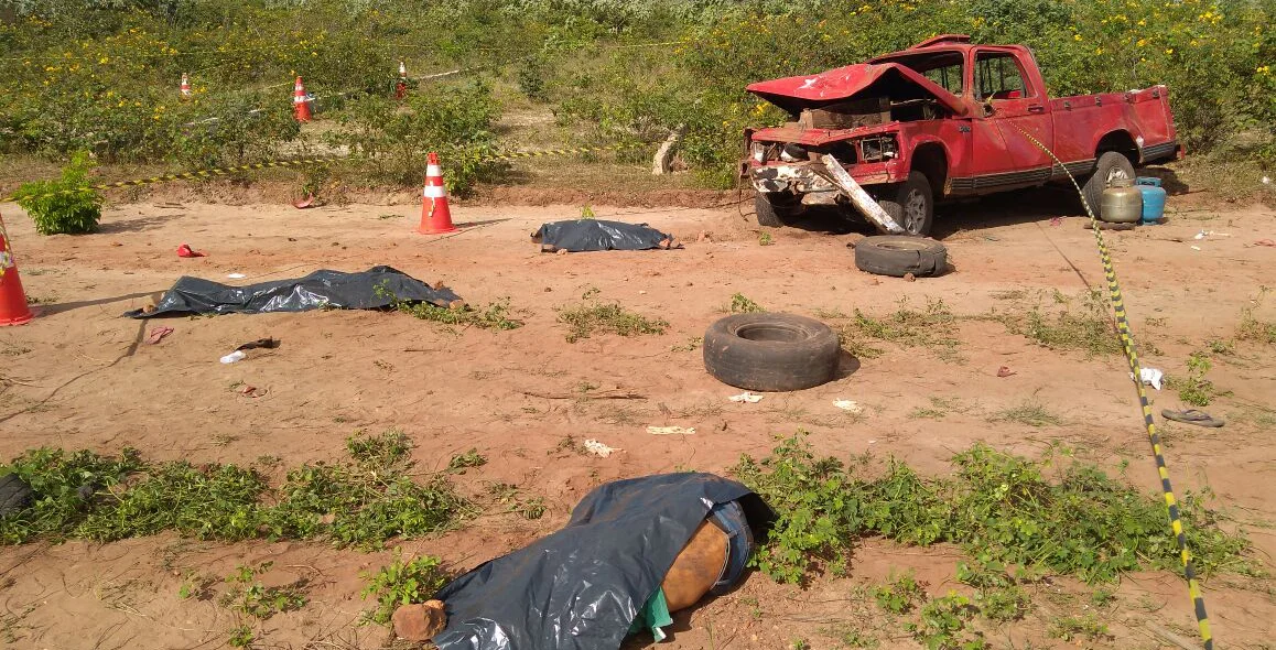 Pelo menos cinco pessoas morreram no acidente