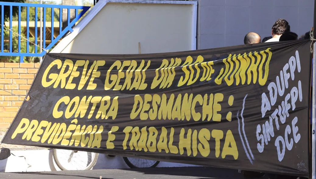 Categorias da Ufpi aderem à Greve Geral