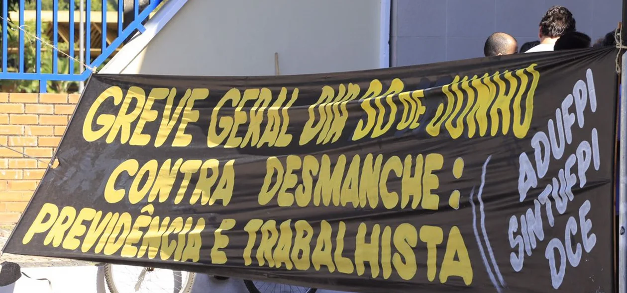 Categorias da Ufpi aderem à Greve Geral