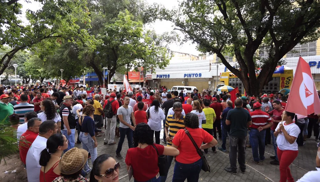 Centro de Teresina lotado de manifestantes