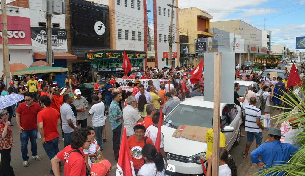 Manifestação em Picos atrai poucas pessoas