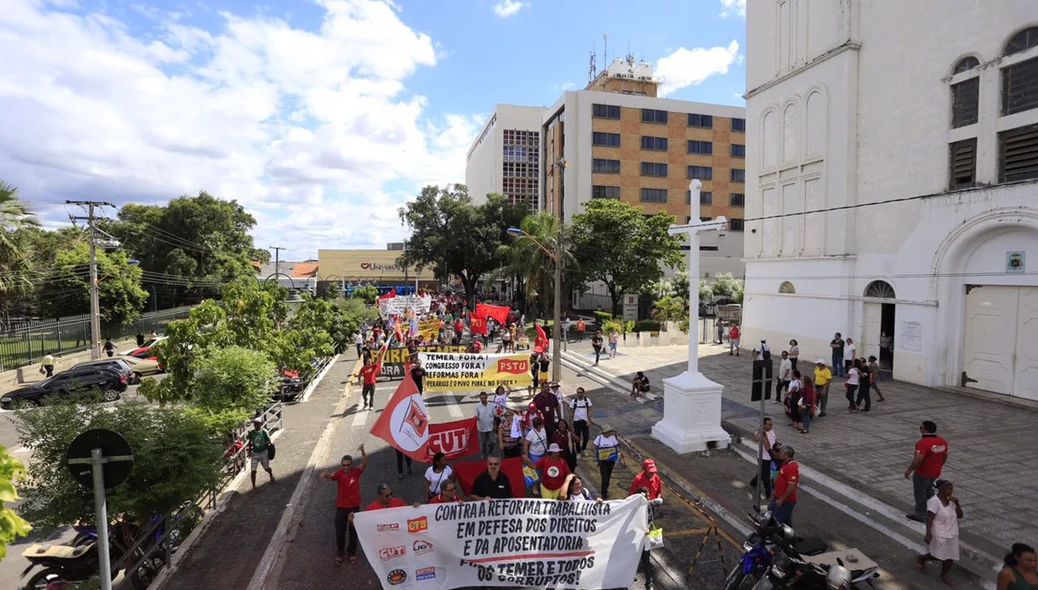 Manifestação ocupou as ruas do Centro de Teresina