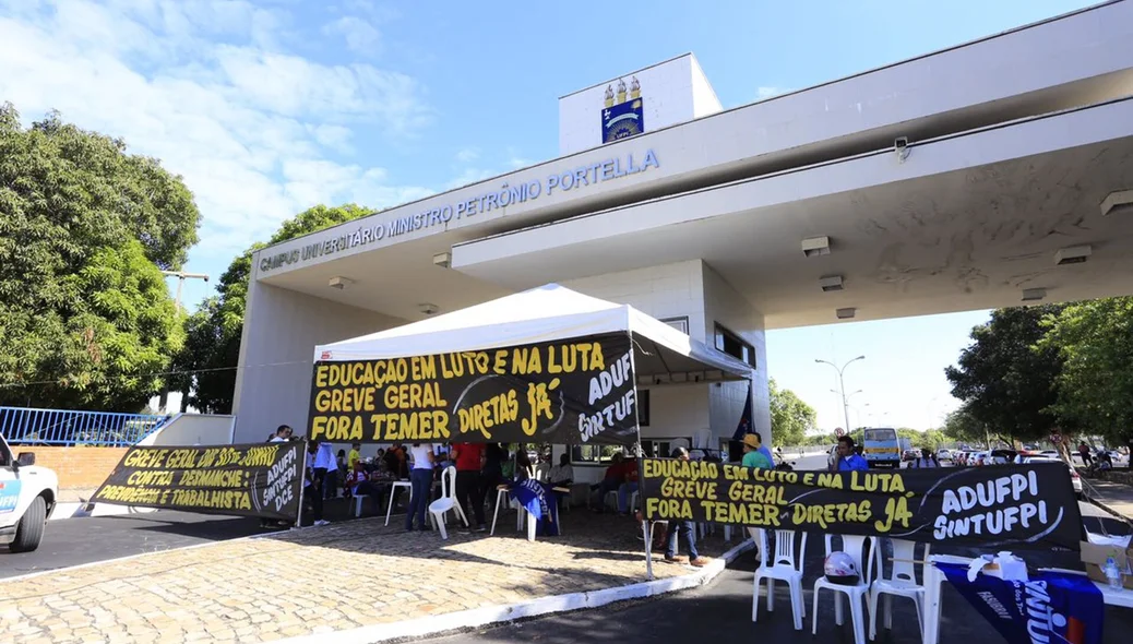 Manifestantes impediram acesso à Ufpi