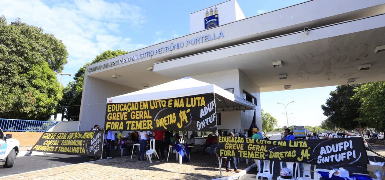 Manifestantes impediram acesso à Ufpi