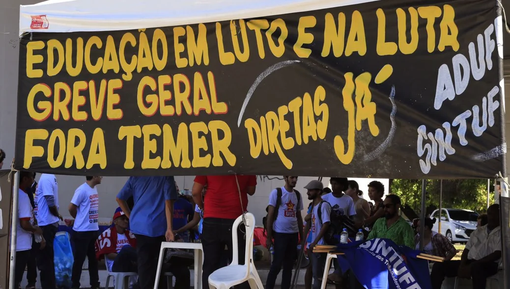 Protesto em frente à Ufpi