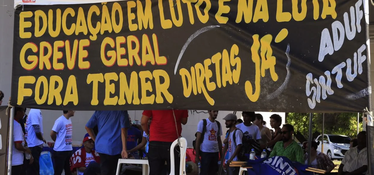 Protesto em frente à Ufpi