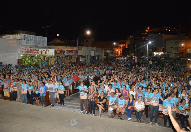 Centena de pessoas se reúnem para Caminhada da Paz em Picos